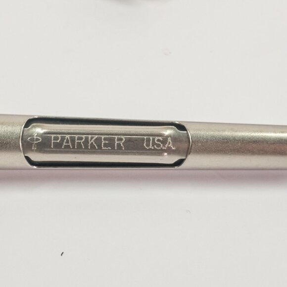 Parker 61 Flighter GT / Fountain Pen / Stainless Steel Body / Gold Trim - Picture 7 of 15